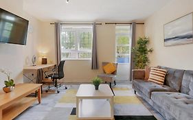The Serene 2-Bedroom Flat W Free Street Parking