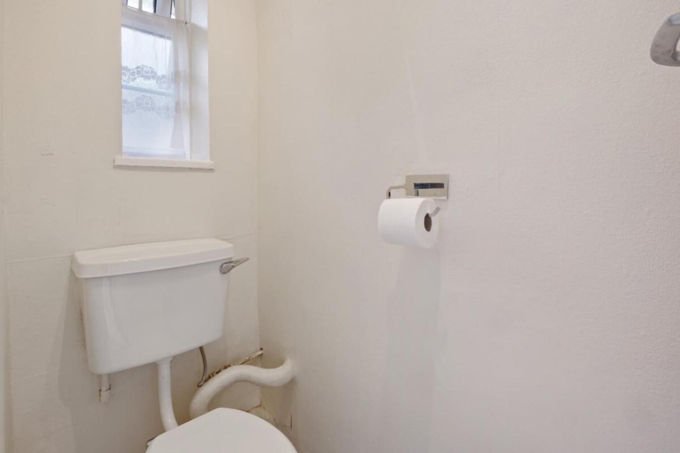The Serene 2-Bedroom Flat W Free Street Parking Sutton  Exterior photo