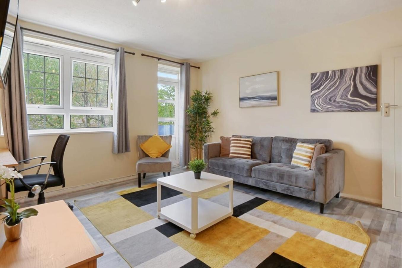 The Serene 2-Bedroom Flat W Free Street Parking Sutton  Exterior photo